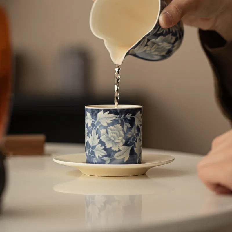Customized Soda Glaze Blue And White Ceramic Gongfu Tea Tasting Cup