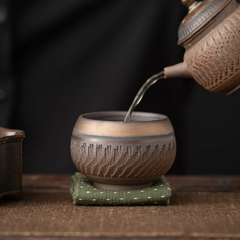 Handmade Vintage Gilt Iron Glaze Chipped Pattern Ceramic Gongfu Tea Cup