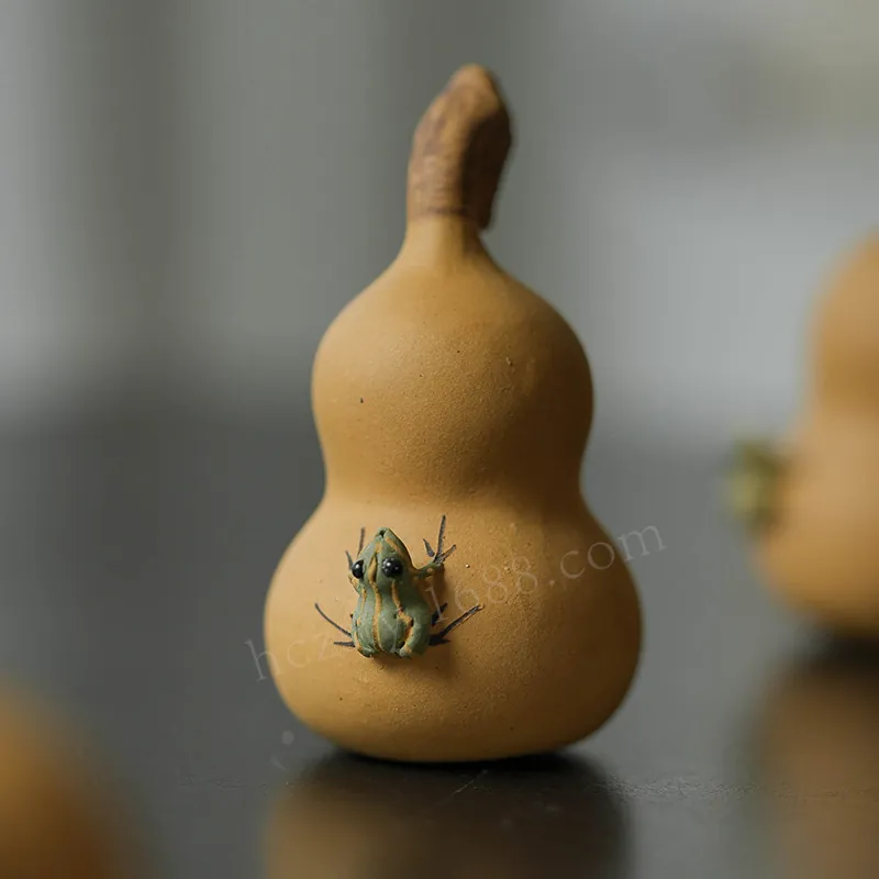 Handmade Yixing Zisha Spraying Tea Pet Gourd Frog Figurine Teaware