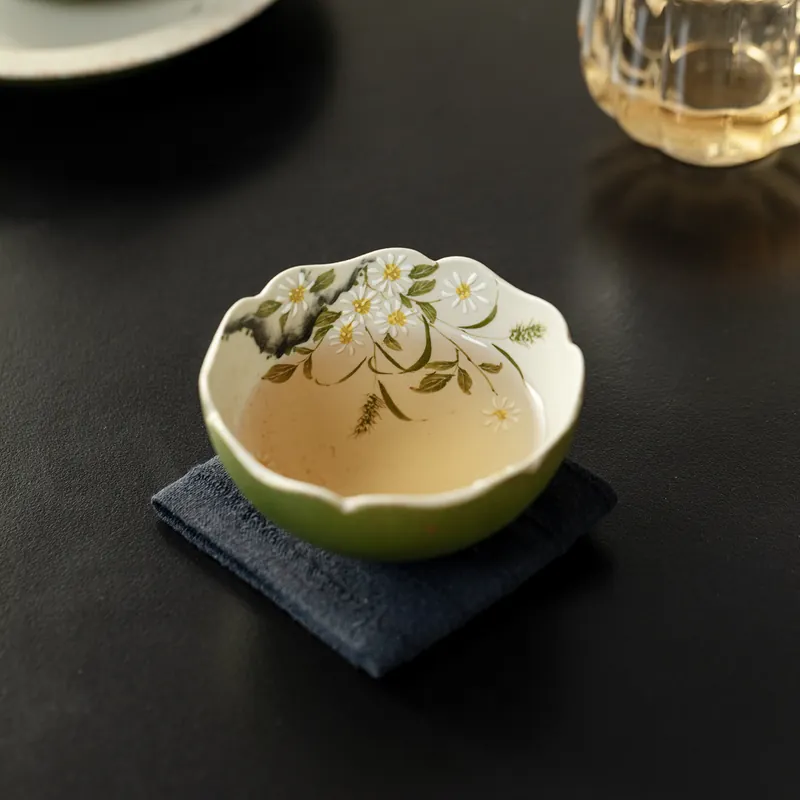 Miyan Hand Painted Daisy Ceramic Gongfu Tea Cup Antique Gold Tasting Cup 2 Miyan Hand Painted Daisy Ceramic Gongfu Tea Cup Antique Gold Tasting Cup - Image 2