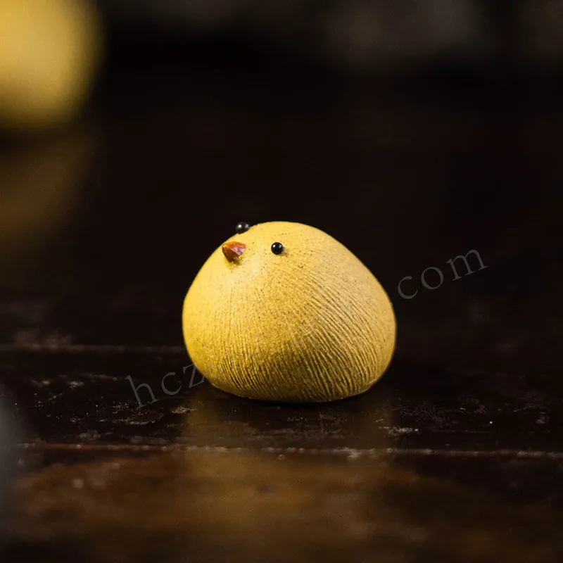 White Label Yixing Clay Chick Tea Pet Sculpture for Tea Table Decor
